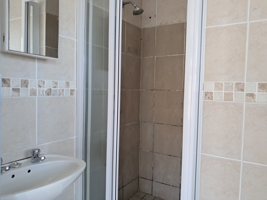 To Let 2 Bedroom Property for Rent in Wavecrest Eastern Cape